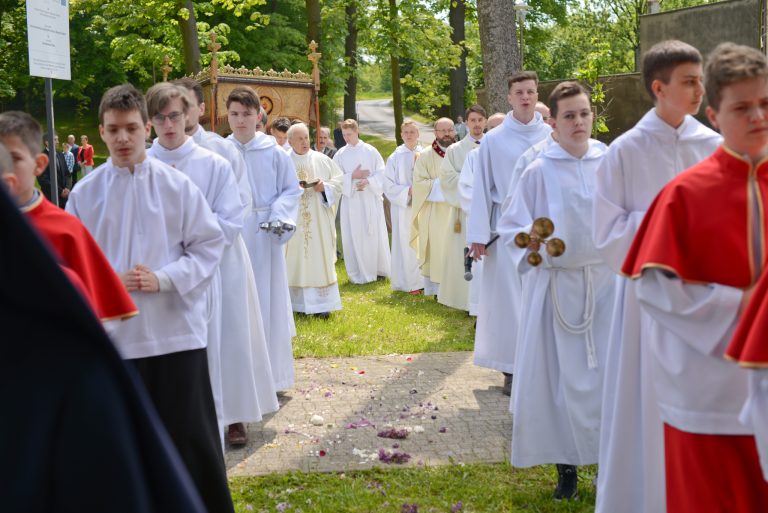 Służyć i pomagać